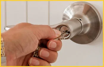 Exclusive Locksmith Service Uppr Marlboro, MD 301-723-7104 - 16-emergency-unlock